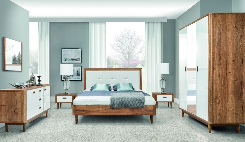 „Florencja” (prod. Stolwit) to system mebli pozwalający na łatwe dobranie układu do każdej sypialni. Wezgłowia łóżek mają miękkie, przyjemne w kontakcie z ciałem, tapicerowane wykończenie.