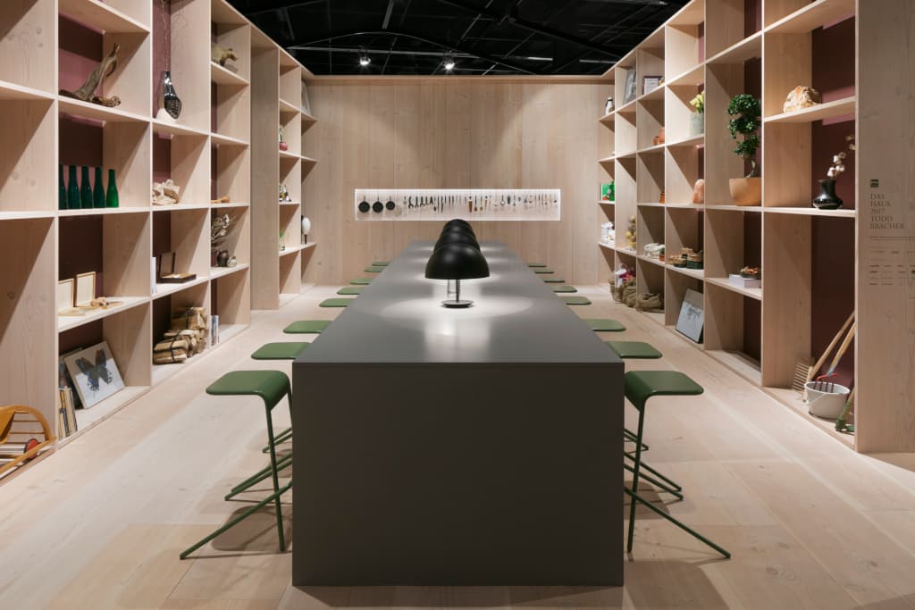 Główna strefa „Das Haus” – tutaj nie istnieją granice, życie dzieje się w sposób amorficzny, wszystko istnieje obok siebie i sobie nie przeszkadza.