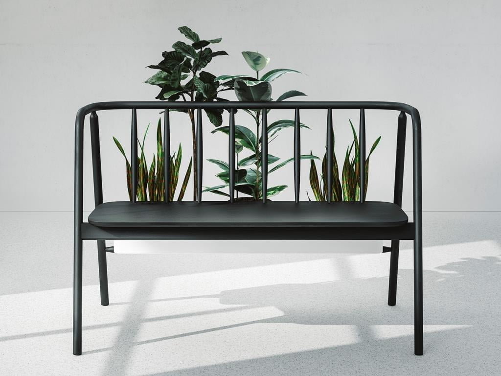 „Bentwood Bench”, proj. Studio Ganszyniec, prod. IKEA. Ławka wykonana jest z litego drewna bukowego w starej, tradycyjnej technice gięcia.