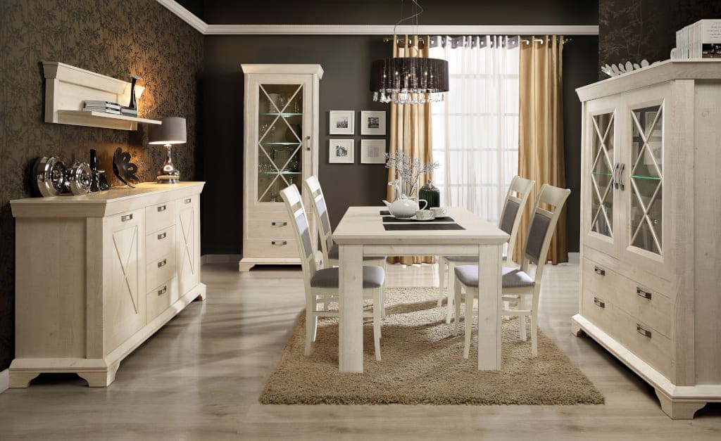 Kolekcja „Kashmir” z oferty Forte wykonana jest w jasnym, kremowym, niemal miękkim w odbiorze dekorze „Pinia Biała”.