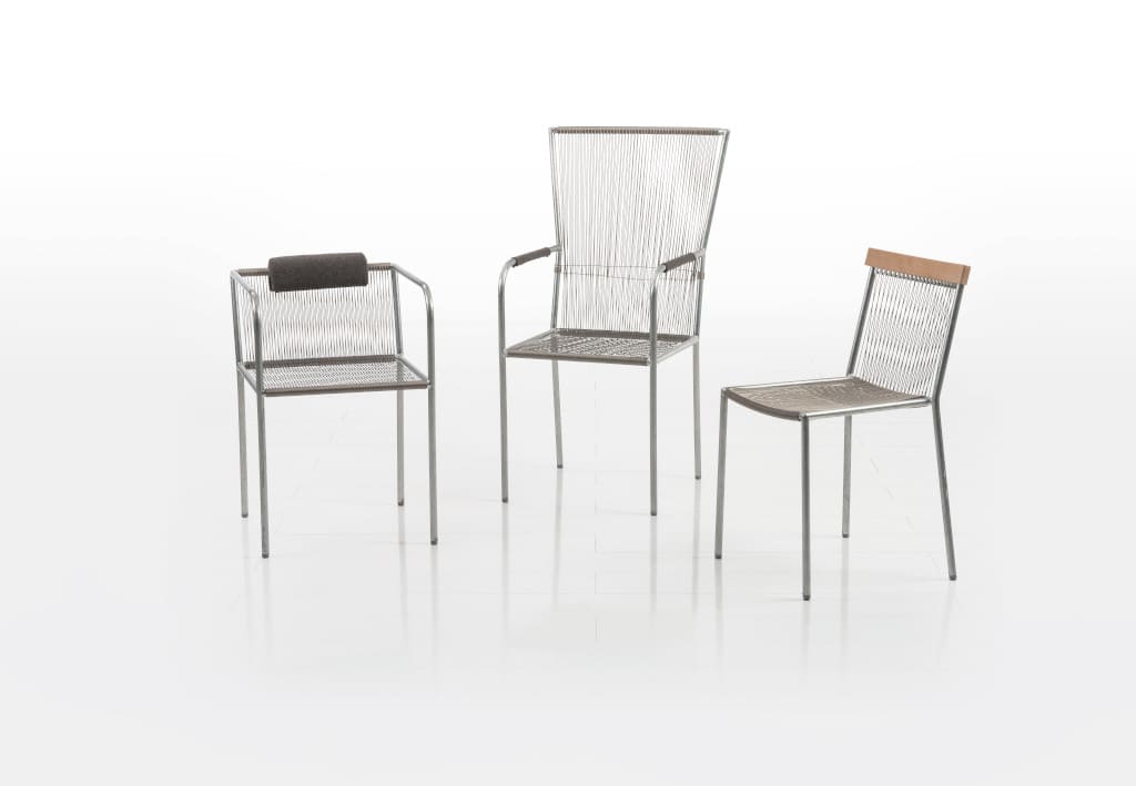 Lekkie, eteryczne krzesła „Les Copains” i „Les Copains Harp” (prod. Brühl, dystr. Alnus) to modele ręcznie oplatane linkami ze stali szlachetnej.