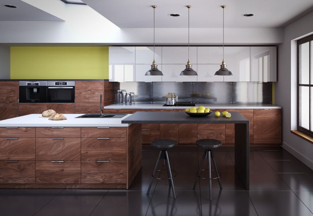 Kuchnia „Clio Milk” (prod. Classen, dystr. RuckZuck) to ponadczasowe zestawienie drewnopodobnego dekoru w odcieniu ciemnego orzecha z połyskującą bielą.