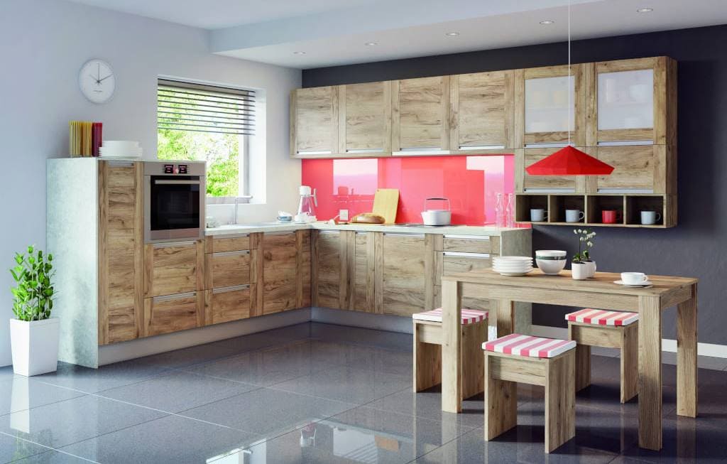 W przypadku jadalni zaaranżowanych w kuchni lub zaraz przy niej dobrym rozwiązaniem jest stół dopasowany do zabudowy kuchennej. Na zdjęciu – kuchnia „Olivia Soft” firmy KAM.