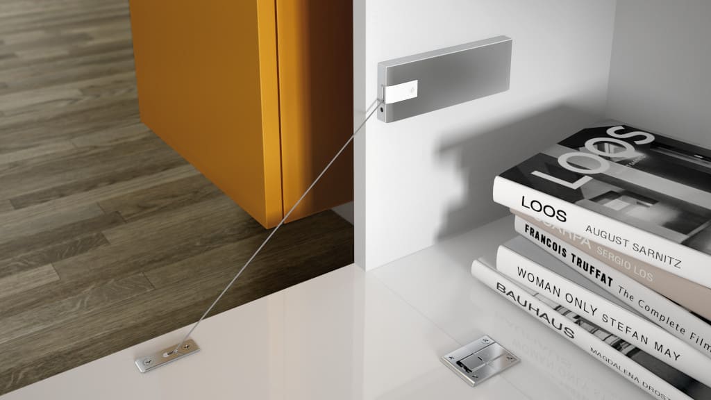 Znany również polskim klientom, „Link” firmy Italiana Ferramenta to gwarancja miękkiego otwierania i płynnego domykania drzwiczek meblowych w małej kuchni.