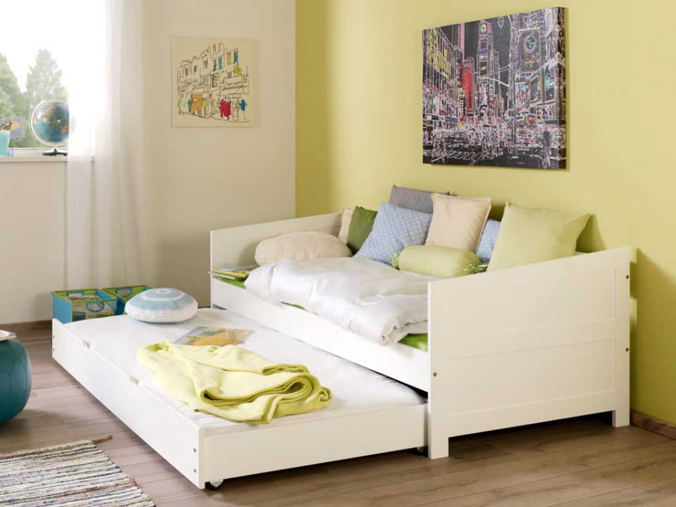 Bukowe łóżka z kolekcji „Wendy” (dystr. Seart) dostępne są w dwóch kolorach: naturalnym i białym.