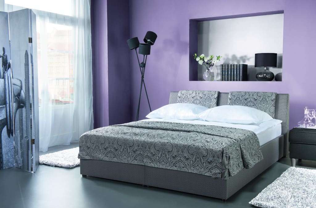 Spośród łóżek tapicerowanych oferowanych przez firmę Libro, największym powodzeniem cieszy się łoże „Komfort” z dużym pojemnikiem na pościel.