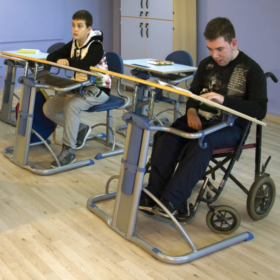 W przypadku stolików dla osób niepełnosprawnych niezwykle ważna jest płynna regulacja ich wysokości. Stoliki spełniające tego typu wymogi można znaleźć w ofercie firmy Refas.