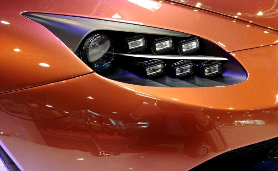 Dla Arrinera Technology, polskiego producenta samochodów sportowych, firma OMNI3D wydrukowała obudowy do świateł wewnętrznych przedniej lampy samochodowej.