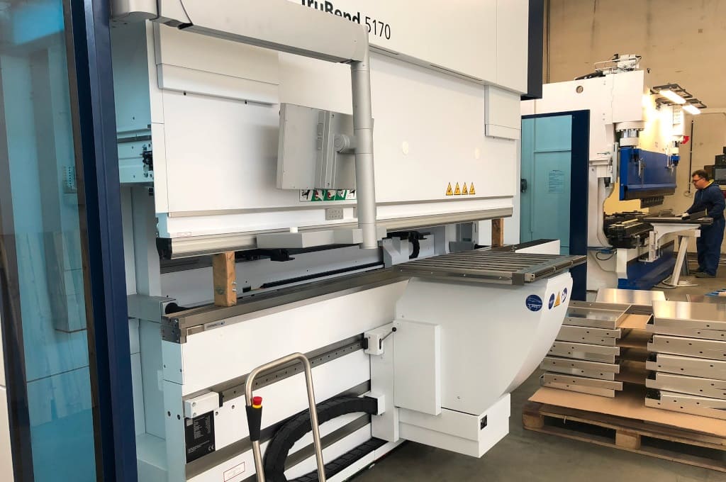 Park maszynowy firmy Nestro wzbogacił się o kolejną krawędziarkę Trumpf. Nowa maszyna pozwoli skrócić terminy produkcji urządzeń.
