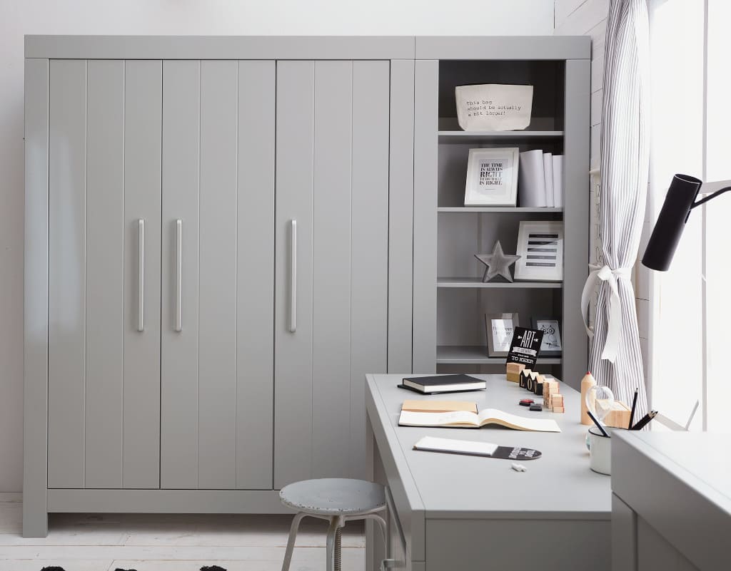 Pinio w najnowszej kolekcji „Calmo” ponownie zastosował system cichego zamykania drzwi, który jest ważny podczas porannego pośpiechu, zwłaszcza gdy dziecko dzieli pokój z rodzeństwem.