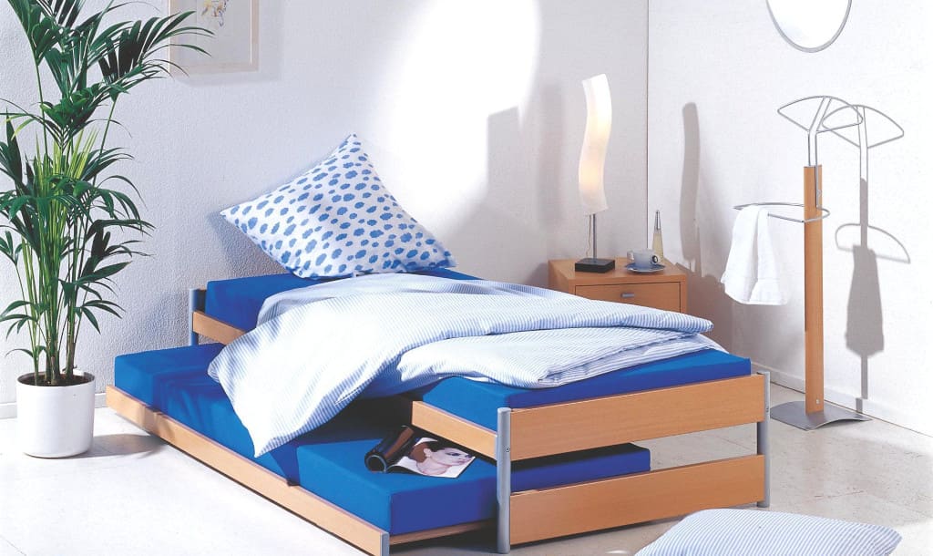 W modelu „Pully” marki Hasena (dystr. JMB Design) powierzchnię spania łatwo dwukrotnie zwiększyć przez wysunięcie dodatkowego łóżka spod tego używanego na co dzień.