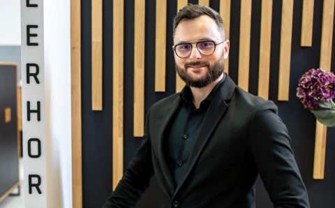 Rafał Pikuł z firmy Deerhorn Meble.