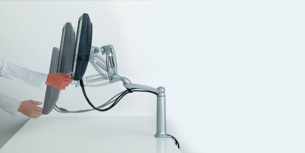 Ramię „Ellipta” do monitorów płaskoekranowych (prod. Häfele) to okucie, które pozwala uczynić przestrzeń pracy funkcjonalną, wygodną i ergonomiczną.