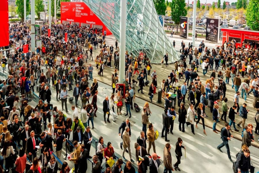 Salone Internazione del Mobile w Mediolanie to najważniejsze i najbardziej prestiżowe na świecie targi. Wbrew zapowiedziom, narodowe stoisko informacyjne nie pojawiło się na Fiera Milano.