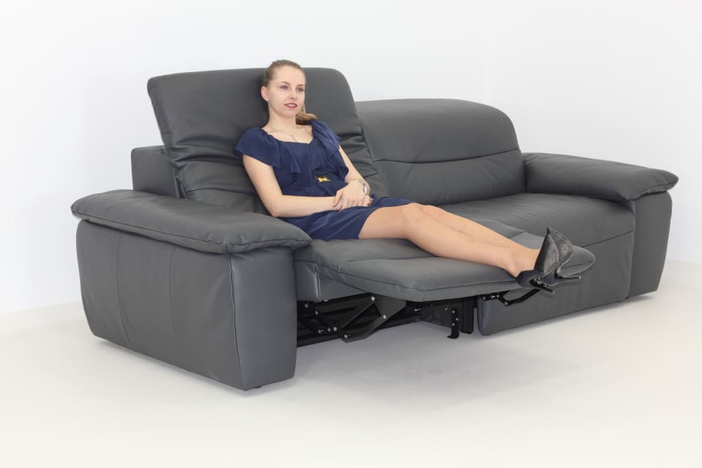 Pooglądaj wygodnie TV, poczytaj, pośpij, rób co chcesz na niesamowicie wygodnym meblu ze stelażem „Lounge_System” – zachęca producent Stalmot & Wolmet.