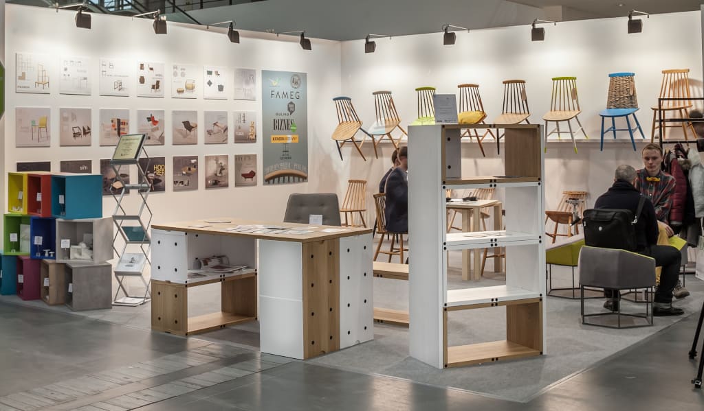 Stoisko Wydziału Technologii Drewna Uniwersytetu Przyrodniczego w Poznaniu podczas ubiegłorocznych targów „Arena Design”.