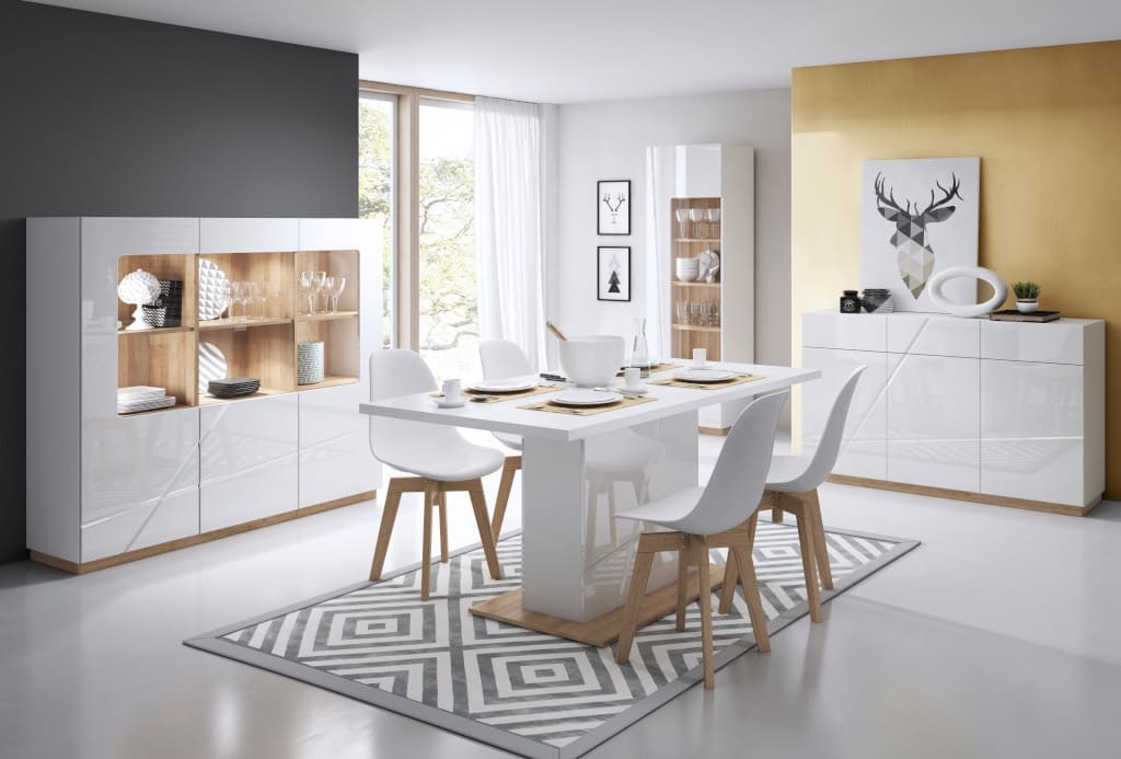 Rozkładany stół z kolekcji „Futura” firmy Dignet Lenart. Kolumnowa podpora z ciekawymi, futurystycznymi frezami zapewni swobodny dostęp i wygodę korzystania.