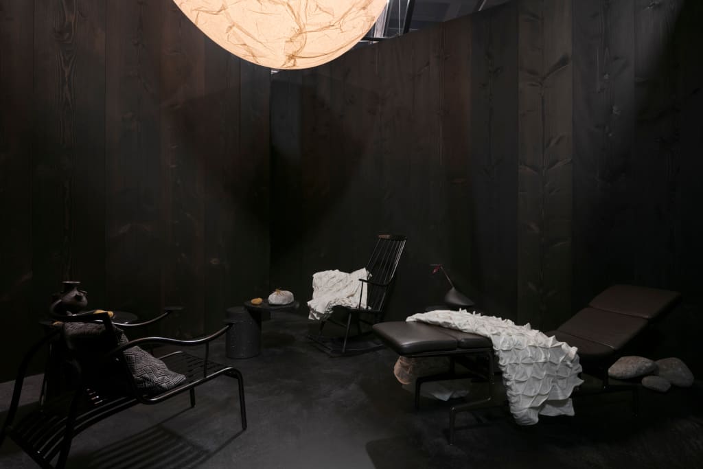 Strefa odpoczynku w „Das Haus” została pomyślana jako „czarna skrzynka” znajdująca się nieco na uboczu. Projektant uważa, że w estetycznym odcięciu od reszty aranżacji tkwi jej piękno.