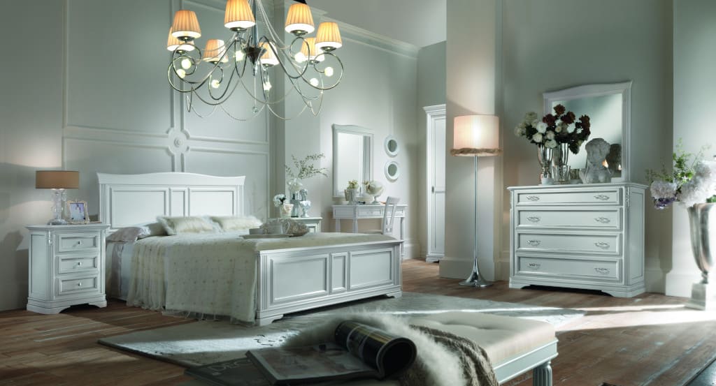 „M0630” to włoska, klasyczna sypialnia z oferty firmy Rad-Pol, wykończona z dbałością o każdy najmniejszy szczegół.