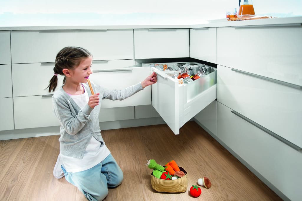 Szafka narożna „Space Corner” od Blum – ład i porządek również w narożniku.