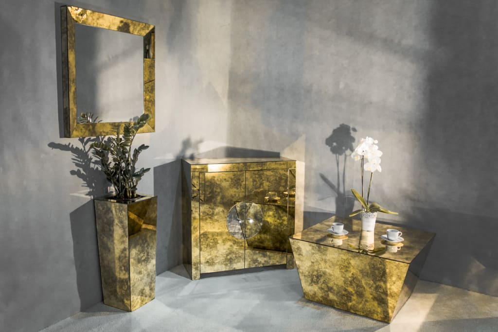 Firma Szkło-Lux Jarosław Fronczak oferuje duży wybór luster antycznych złotych i srebrnych.