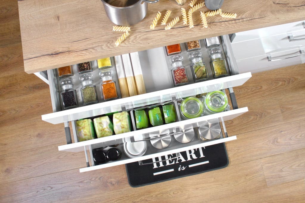 Szuflady „Comfort Box” firmy Rejs dają wiele możliwości przechowywania.