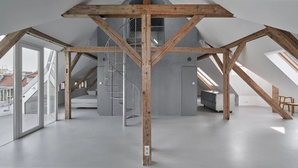 II nagrodę odebrali Marta Dyrda i Radek Fikus z pracowni Dyrda Fikus Architekci za projekt adaptacji poddasza w kamienicy w Gliwicach.