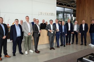 Producenci mebli kuchennych zrzeszeni w Związku Niemieckiego Przemysłu Mebli Kuchennych podczas spotkania Zarządu 29 marca 2023 roku.