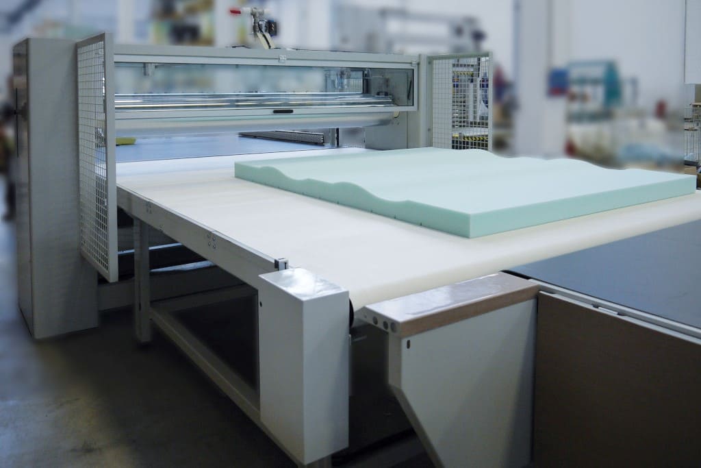 „AX-R” to wałkowa, automatyczna maszyna włoskiej produkcji do aplikacji kleju. Jej dystrybutorem jest Bellussi Group.