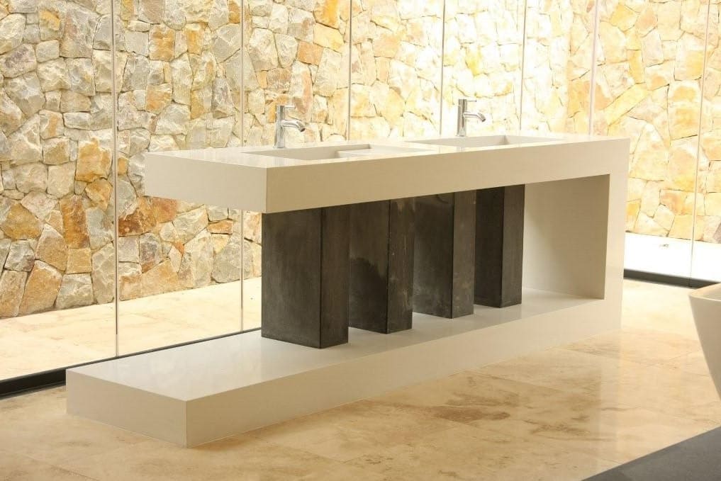 „Noble Carrara” firmy Forma Studio to luksusowy blat z konglomeratu kwarcowego firmy Technistone.