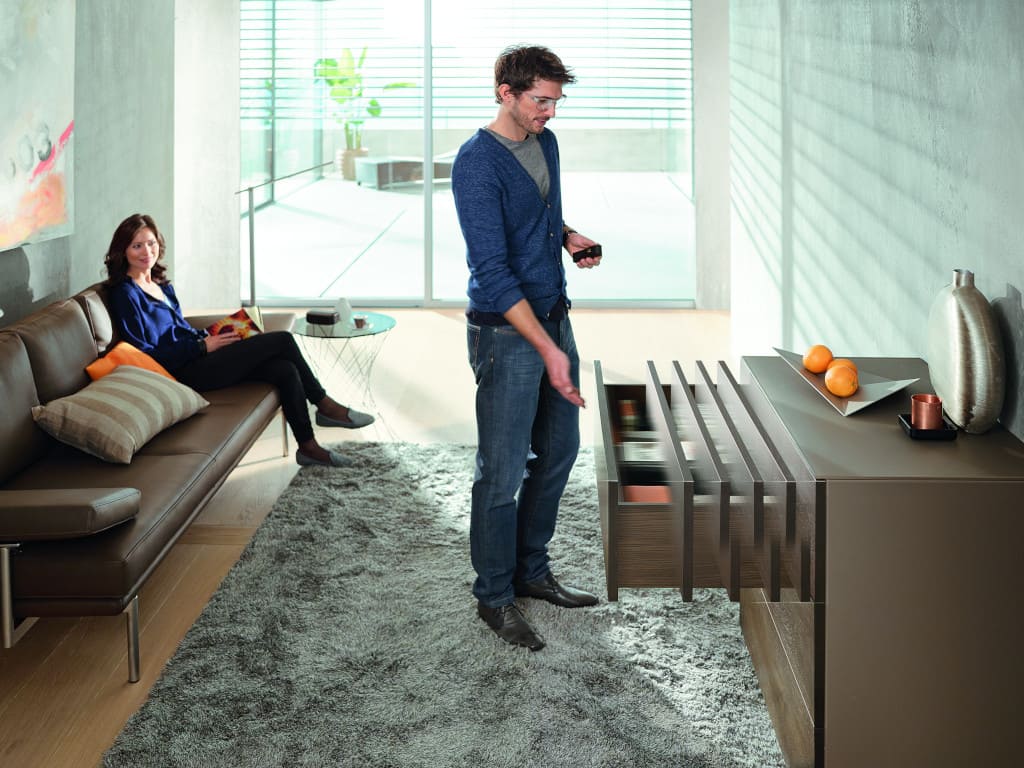 W meblach drewnianych z szufladami „Movento” Blum sprawdzi się „Tip-On Blumotion”. Możliwość zastosowania w ekskluzywnych meblach świadczy o uniwersalności mechanizmu.