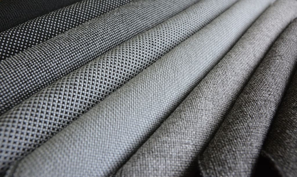 Jedną z propozycji firmy Cejax dedykowaną produkcji mebli biurowych jest odporna na ścieranie tkanina polipropylenowa „Opal”.