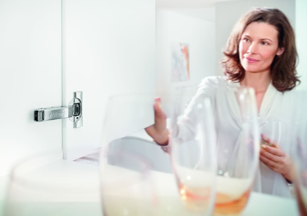 „Clip top Blumotion” firmy Blum to innowacyjna technika zintegrowana w puszce zawiasu.