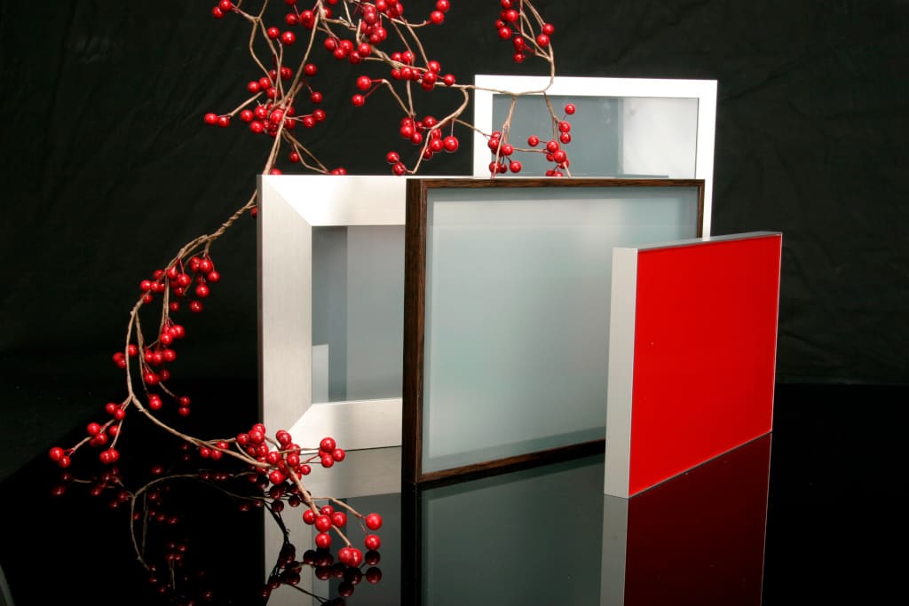 Cordia prezentuje przykładowe fronty aluminiowe z użyciem różnego rodzaju szkła (szkło czyste, „Lakomat”, „Satinato” i „Lacobel”).