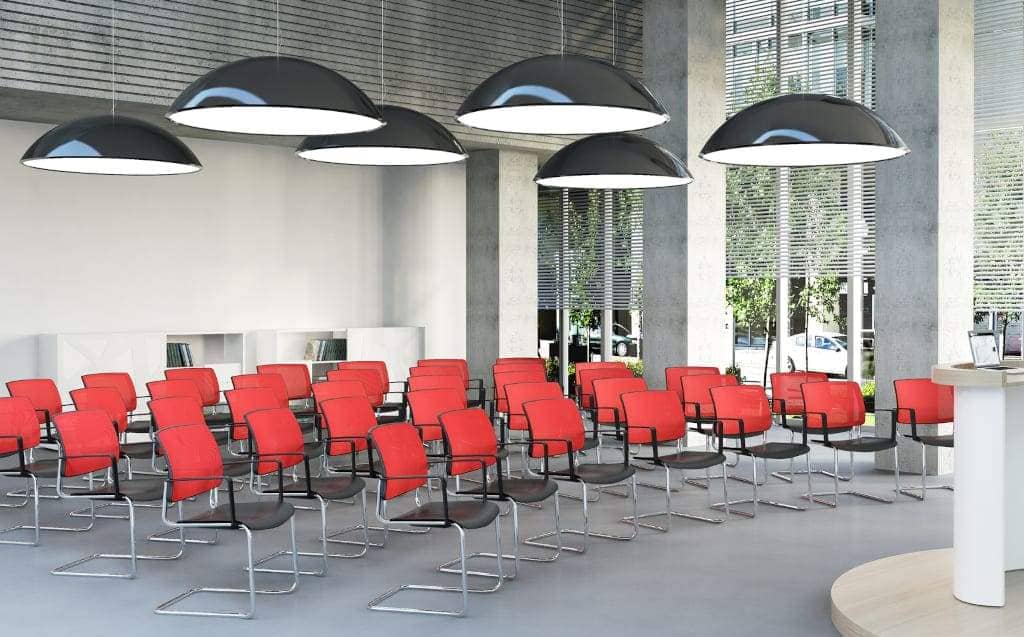 Fabryka Mebli Biurowych MDD oferuje krzesła do sal konferencyjnych „Gaya” z profilowanym siedziskiem i oparciem, które zapewnią komfort siedzenia przez długie godziny.