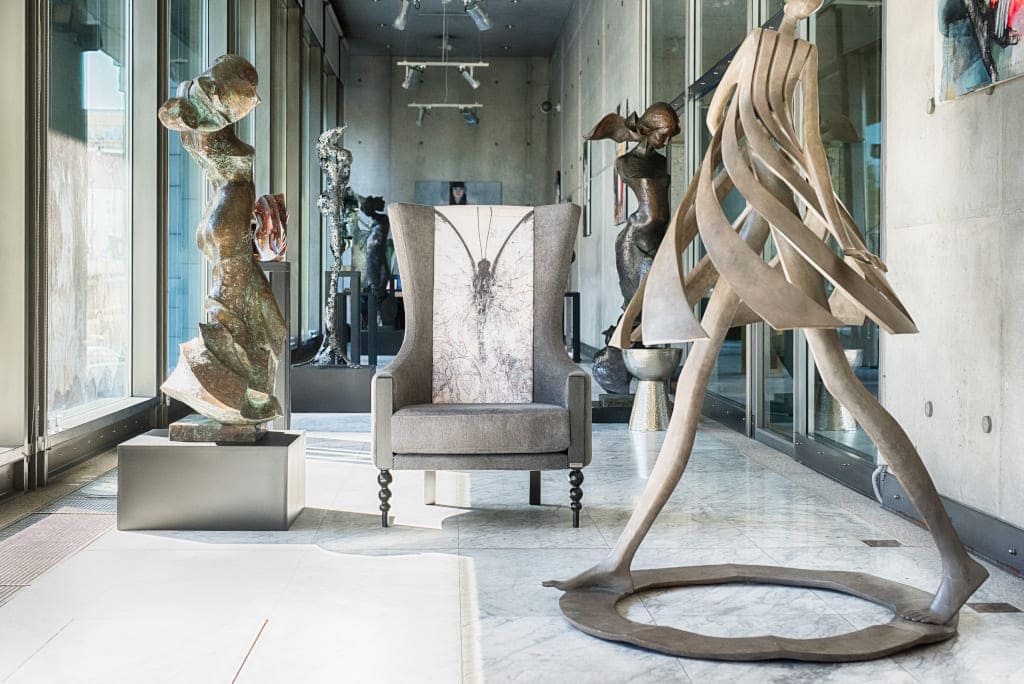 Fotel „Amor” to flagowy produkt polskiej marki Ammadora, oferującej luksusowe, personalizowane meble na zamówienie.