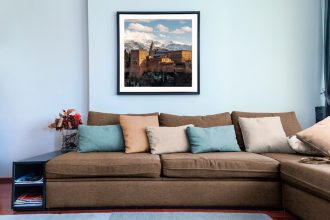 „Granada” firmy Toptextil to prawdziwa klasyka gatunku. Dzianina ta ma włosową i miękką fakturę. Wspaniale układa się na meblu.