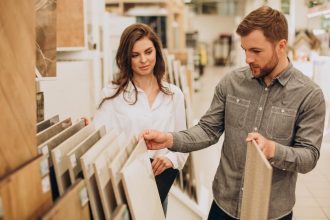 Handel w Polsce odnotowuje spadek obrotów i wzrost zadłużenia.