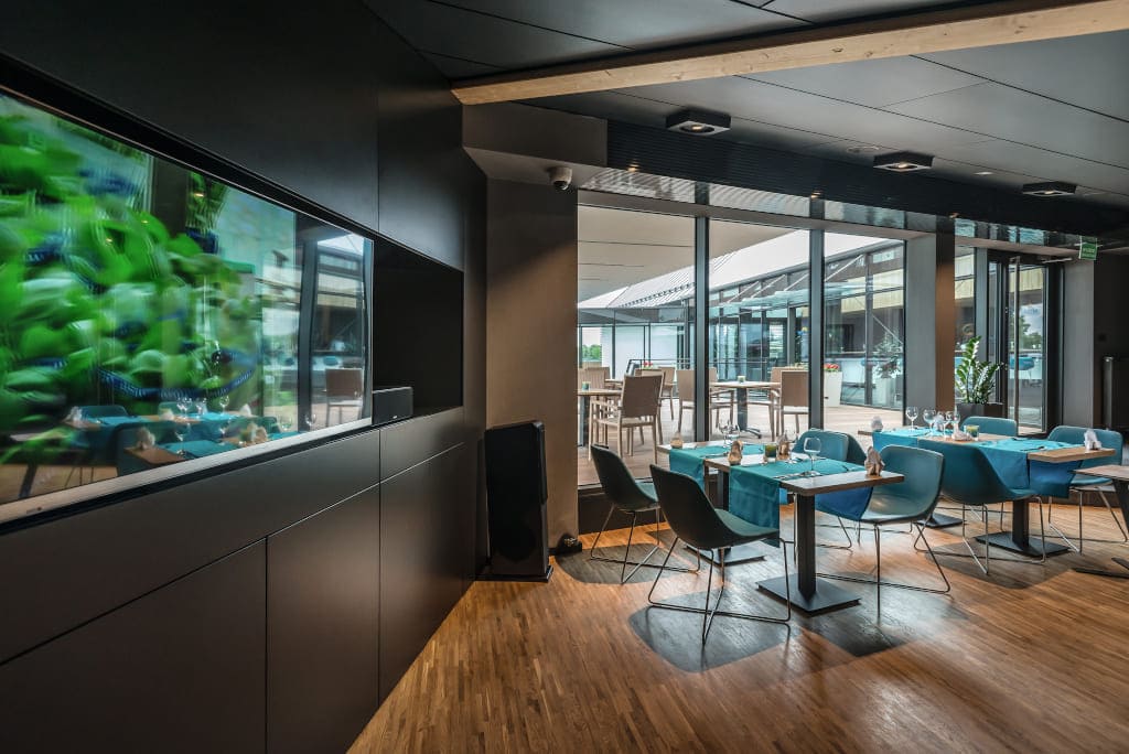 Do restauracji we wnętrzach poznańskiego hotelu Regatta wykorzystano meble pochodzące z oferty firmy Noti.