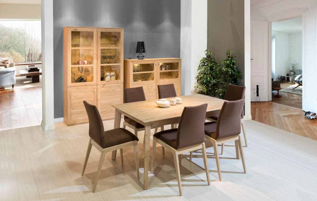 Jadalnia „California” marki Klose wyróżnia się spokojną urodą, stawiając na niepowtarzalne piękno naturalnego surowca.