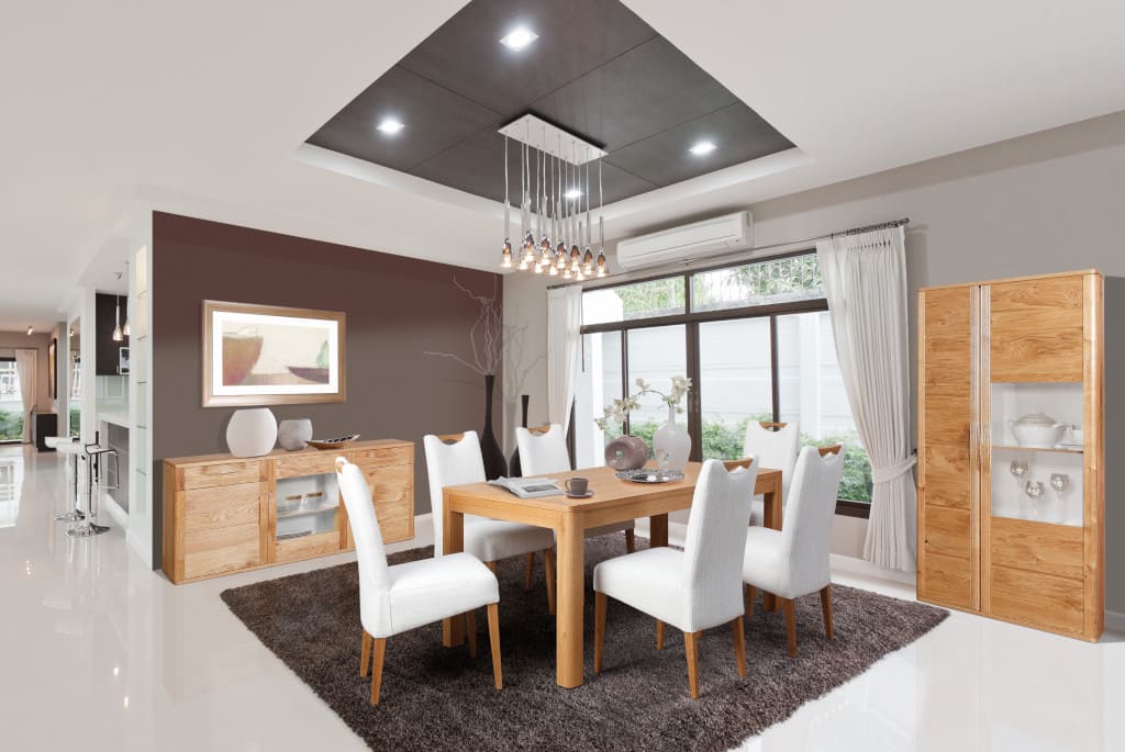 Jadalnia „Capri” to propozycja firmy Vinotti. W jej skład wchodzą: kredens 3D2S, stół 160 cm, witryna 2D oraz krzesło.