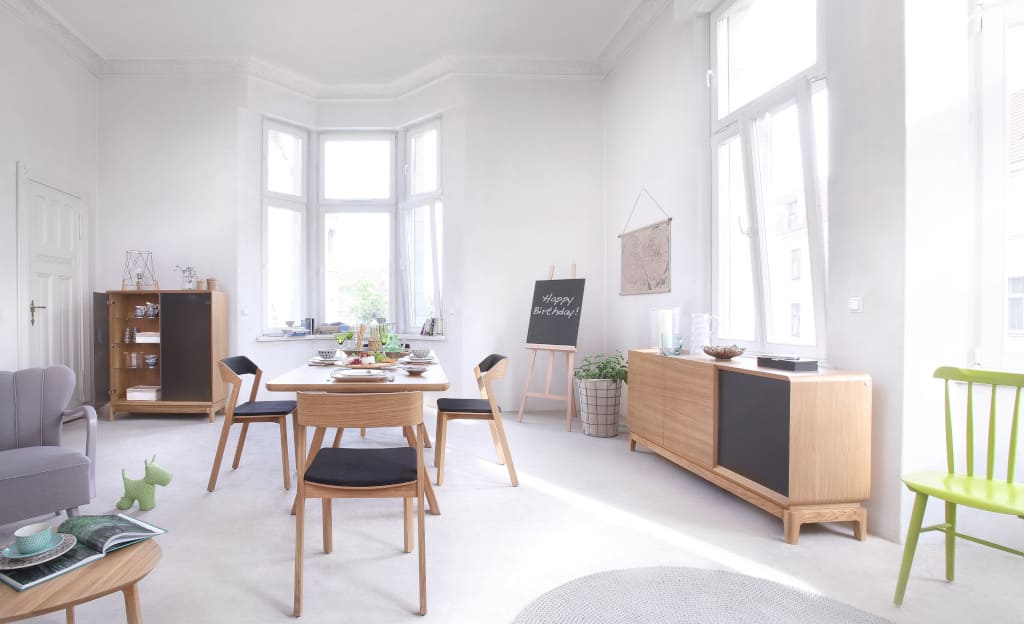 Jadalnia „SiSi” marki Swarzędz Home łączy nowoczesny design z meblowym rzemiosłem.