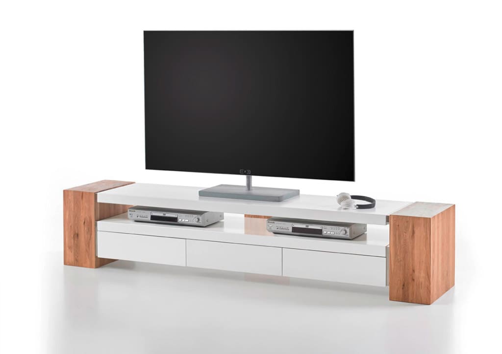 „Jule 2” (dystr. MC Akcent) to szafka RTV o nowoczesnej stylistyce. Mebel wyposażono w trzy funkcjonalne szuflady.