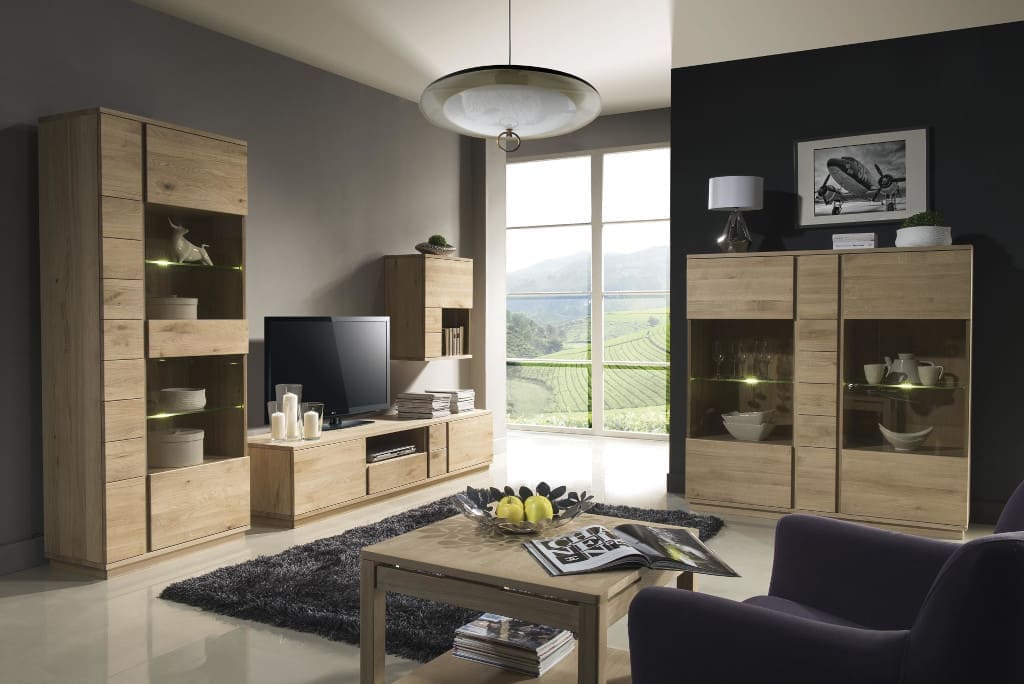 Kolekcja „Limera” Fabryki Mebli Dębowych Zakor to doskonałe połączenie świeżości formy i surowego piękna starego dębu.