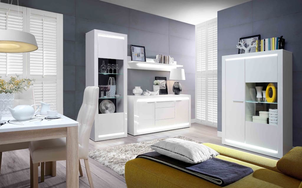 Futurystyczny komplet „L-Light” (oferta sieci Agata) znakomicie sprawdzi się w nowoczesnym salonie.