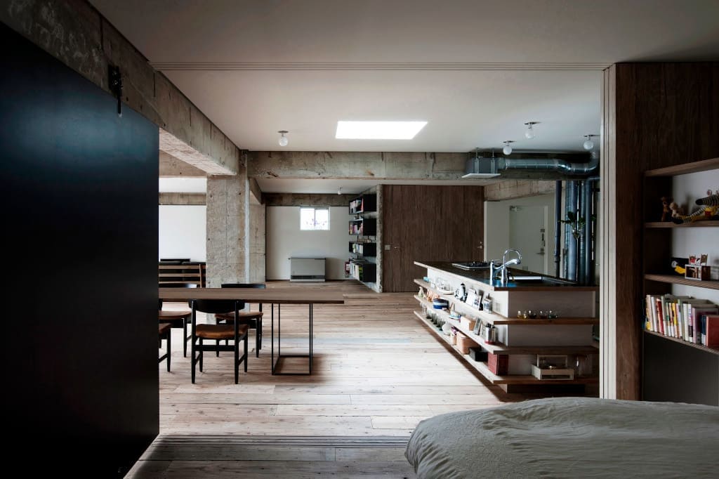 Kuchnia z blatem „Mettalic Brown” firmy Pfleiderer.