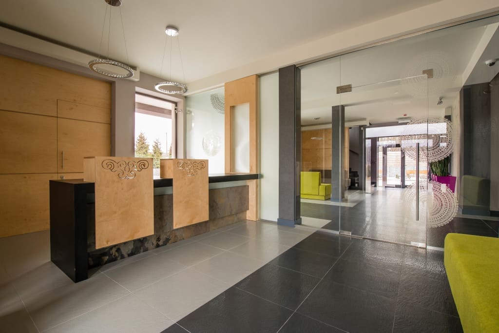 Lada hotelowa wykonana przez firmę Tobo dla Rezydencji Protasy.