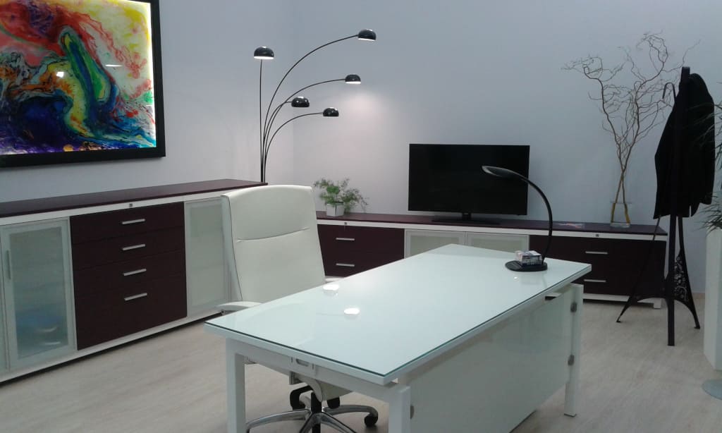 Meble gabinetowe to najnowsza propozycja firmy Malow, zaprojektowana z myślą o ekskluzywnym urządzeniu miejsca pracy.