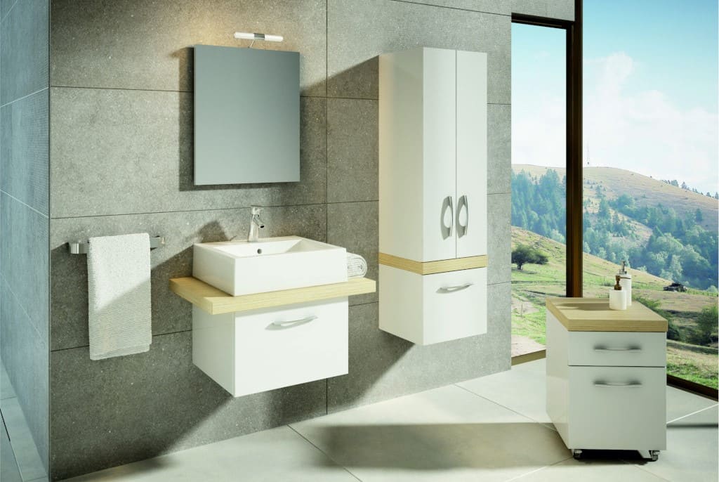 Meble łazienkowe „Merida” (prod. Aquaform) dostępne są w dwóch wariantach kolorystycznych: biel i dąb oraz biel i „Legno Jasne”.