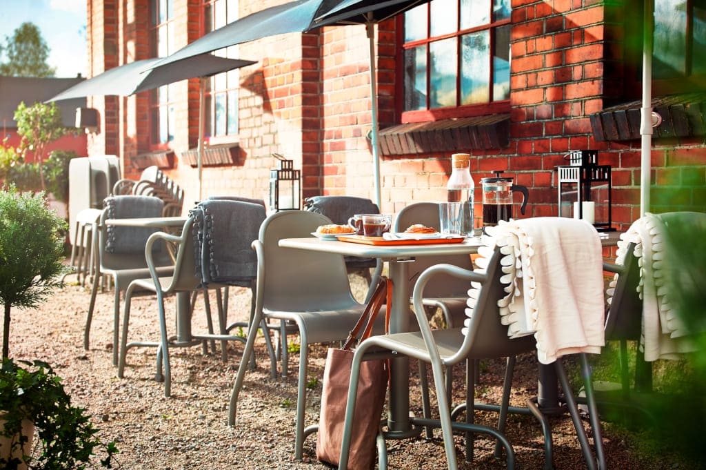 Meble z serii „Tunholmen” (oferta sieci IKEA) wykonane są z solidnego, ale też jednocześnie lekkiego, łatwego do czyszczenia i nierdzewnego tworzywa, które nie wymaga konserwacji.